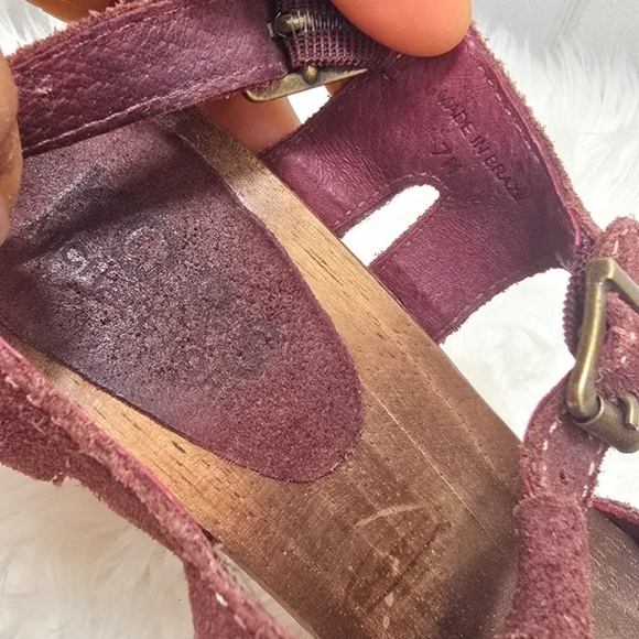 Micheal Kors Burgundy Wooden Block Heels Strappy Velvety Sandals. Size 7M🌴✌️ - Picture 3 of 9